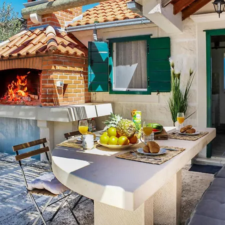 Dubrove By Interhome Pražnice