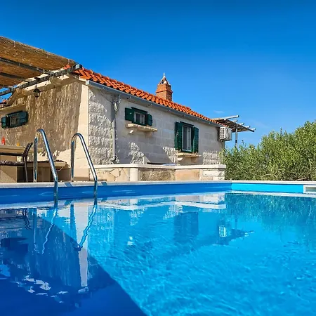 Dubrove By Interhome Tatil Evi Pražnice